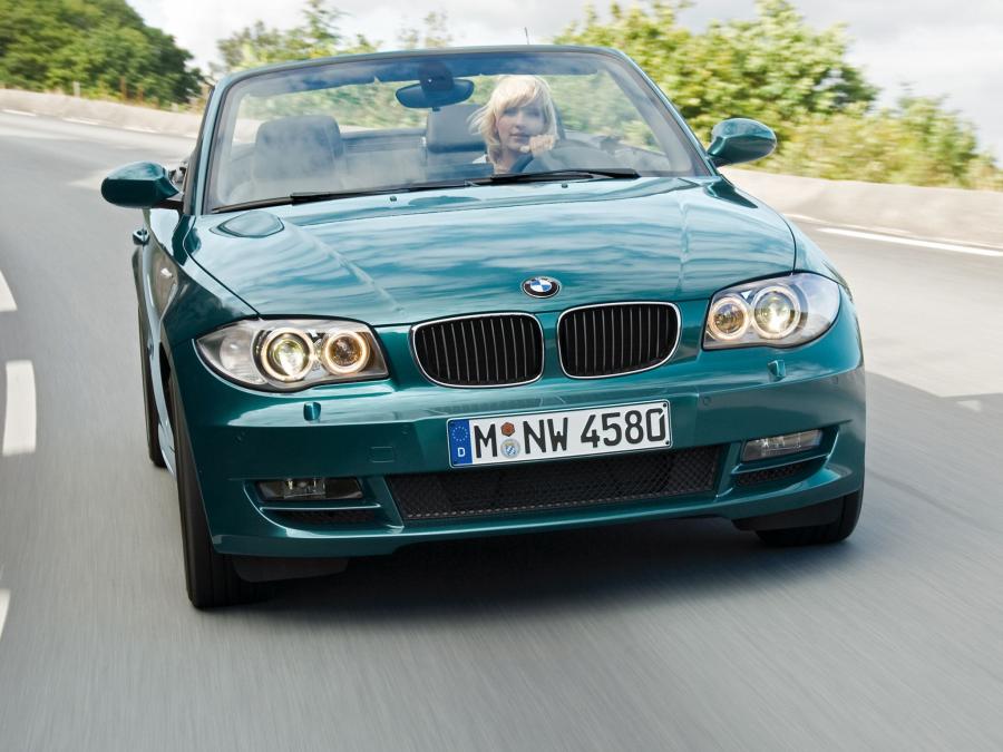  BMW 120i Convertible 2008 года  (фото 1 из 13)